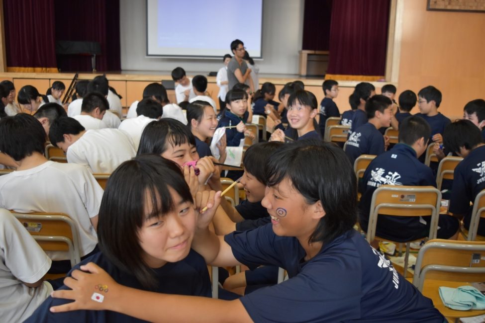 宮城県渡波中学校フェイスペインティング講習会の画像